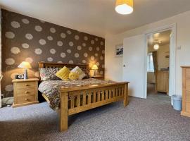 Luxury 4 Bedroom Seaside Apartment - Glan Y Werydd House, family hotel in Barmouth