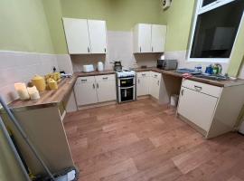 Cosy 2 Bed House in Rochdale, holiday home in Rochdale