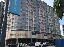 Ehime Suites Bacolod، فندق في باكولود