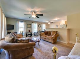 Quiet Killingworth Rental with Shared Patio and Grill!, apartmán v destinaci Deep River
