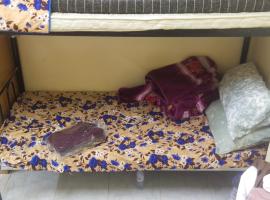 Bed space abu shagara park, appartement à Charjah