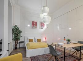 Extra Central Modern Studio, Cottage in Budapest