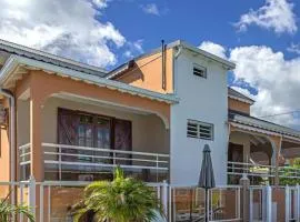 Appartement charmant à Le Moule, avec piscine partagée
