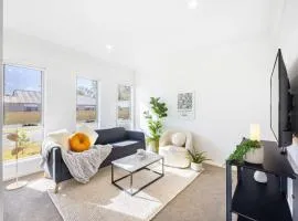 Well-decorated 4BR Family home steps to mall