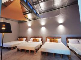 Ipoh town centre glamping home 13pax、イポーのホテル