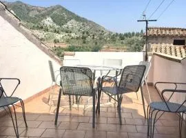 Casa Lola en Beceite rodeados de montañas y ríos