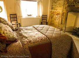 Harwes Farm Cottage, hotel in Colne