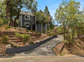 Charming Getaway Cabin, hotel v destinaci Lake Arrowhead