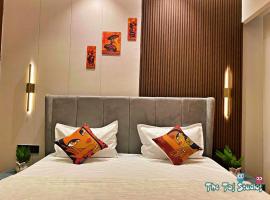 Taj Studiosc- #Super #Luxurious #Independent #Cozy #Stay within Biggest Mall of G Noida by Ghumloo com, magánszállás Gáziábádban