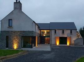 Serenity Lodge, cabin in Donagh