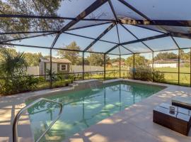 Sunny Ocala Home with Private Pool!, вила в Силвър Спрингс