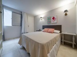 275 - Apartamento 01 dormitório na Praia de Mariscal, hotel en Bombinhas