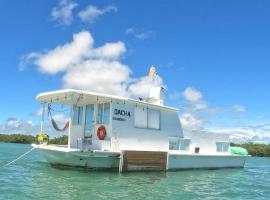 Beautiful Houseboat in Key West, hotelli Key Westissä