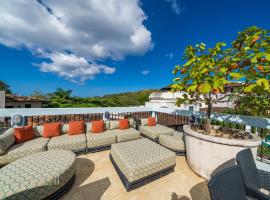 Casa Cazenovia - 3BR home, astonishing rooftop terrace in Las Catalinas, hotel sa bazenima u gradu Playa Danta
