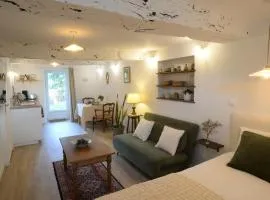 Studio rénové calme avec extérieur proche Rennes