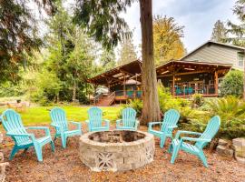 Peaceful Renton Retreat with Hot Tub Access!, cottage a Renton