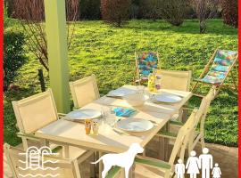 "LE PETIT BONHEUR" Maison 45 m2, idéal famille 6 personnes, terrasse vue nature, accès piscine gratuit, hotel in Talmont