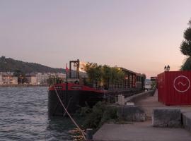 LA PENICHE - Bed And Bicycle - Vienne, hotel ve Vienne