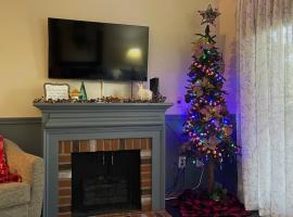 Cozy Comforts of Home, apartment in Branson West
