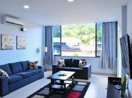 Los Cielos302: Spacious Condo with scenic views., apartemen di San Salvador