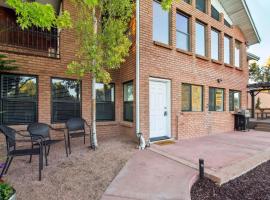 Arizona Escape with Patio, Grill, and Fire Pit!, hotel in Show Low