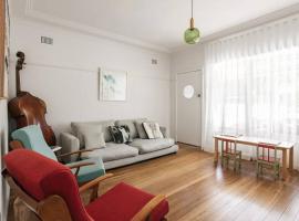 The Blue Beach House, pet-friendly hotel in Mollymook