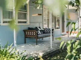 The Blue Beach House - Pet Friendly Coastal Escape in Mollymook