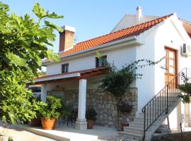 Holiday Home Artina 2, pet-friendly hotel in Lovište