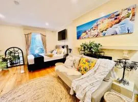Cozy Self Contained Studio with Seperate Spacious Living room -Just a Stone's Throw from Newly Renovated Knox Westfield in East Melbourne