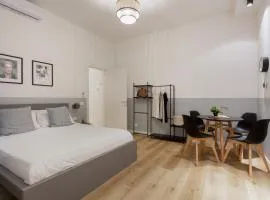 Stylish Gem in Historic Trieste for 4 guests