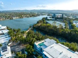 Luxury Stays Varsity-Robina-Bond