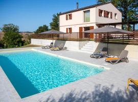 Stunning Home In Mogliano With Private Swimming Pool, Can Be Inside Or Outside, hotell i Mogliano