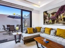 A FEW BREEZY STEPS TO THE BEACH ~LUXURIOUS STAY~