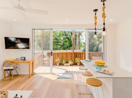 Private and peaceful house near the Beach, cottage in Coolum Beach
