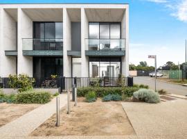 3brm townhouse close to Geelong CBD, parkolóval rendelkező hotel Geelong West városában