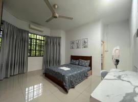 Joyful homestay Miri, παραλιακή κατοικία σε Miri