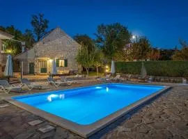 Hacienda Sylvia - secluded 4-bedroom villa with 45sqm heated pool