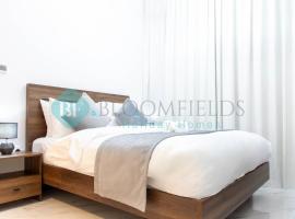 Stylish 1 Bedroom In Oasis, hotel con estacionamiento en Al Qurayyah