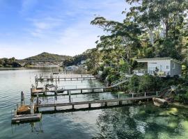 The Boathouse, pet-friendly hotel in Daleys Point