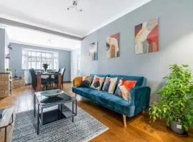 Stunning 3BR House w Garden & Parking in Richmond