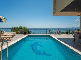 Seaview Villa Matea with 4 en-suite Bedrooms, Whirlpool, Sauna, Private pool, vila v destinaci Lokva Rogoznica