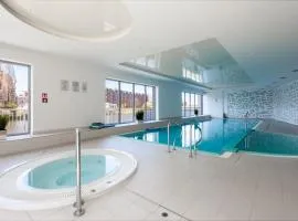 Flatbook Apartments Waterlane Island SPA with Riverview
