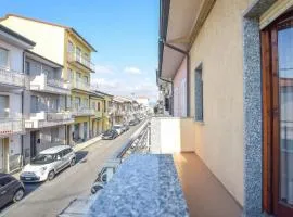 2 Bedroom Nice Home In Viareggio