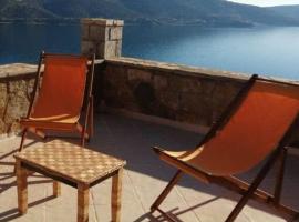 Cozy Apollon Villa, Sea View, Next To Galaxidi, Hotel in Erateini