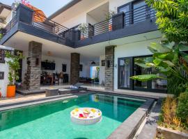 Seminyak, Amazing View, Big Pool, Rooftop, near the Beach - All NEW, hotel with jacuzzis in Seminyak