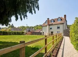 The Rookery at Selborne with lots of parking