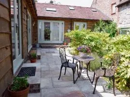 Nest Holiday Hideaway Dove Cottage-Beautiful Location in the Long Mynd Area of Outstanding Natural Beauty-WHIRLPOOL JACUZZI BATHS!!