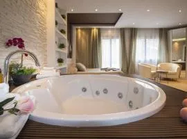 Perfect Romantic Getaway, Cozy Retreat with Jacuzzi