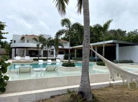 Villa en Barú con playa privada 6BR, hotell i Barú