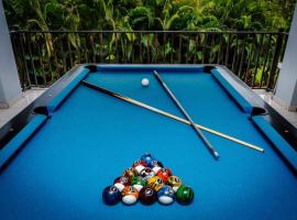 Green Mountain Studio 2, pool table-7 min to beach, hotel i Rincón